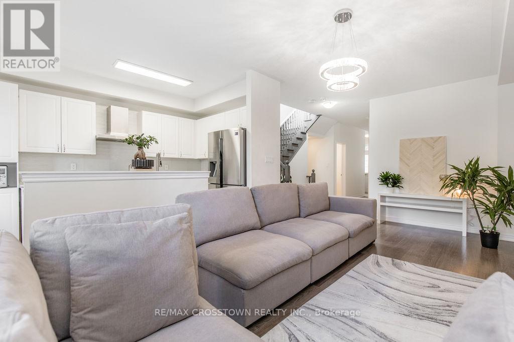 49 Greenwood Drive, Essa, Ontario  L3W 0N5 - Photo 18 - N12475422