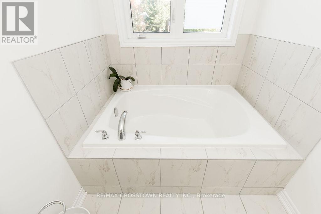 49 Greenwood Drive, Essa, Ontario  L3W 0N5 - Photo 30 - N12475422