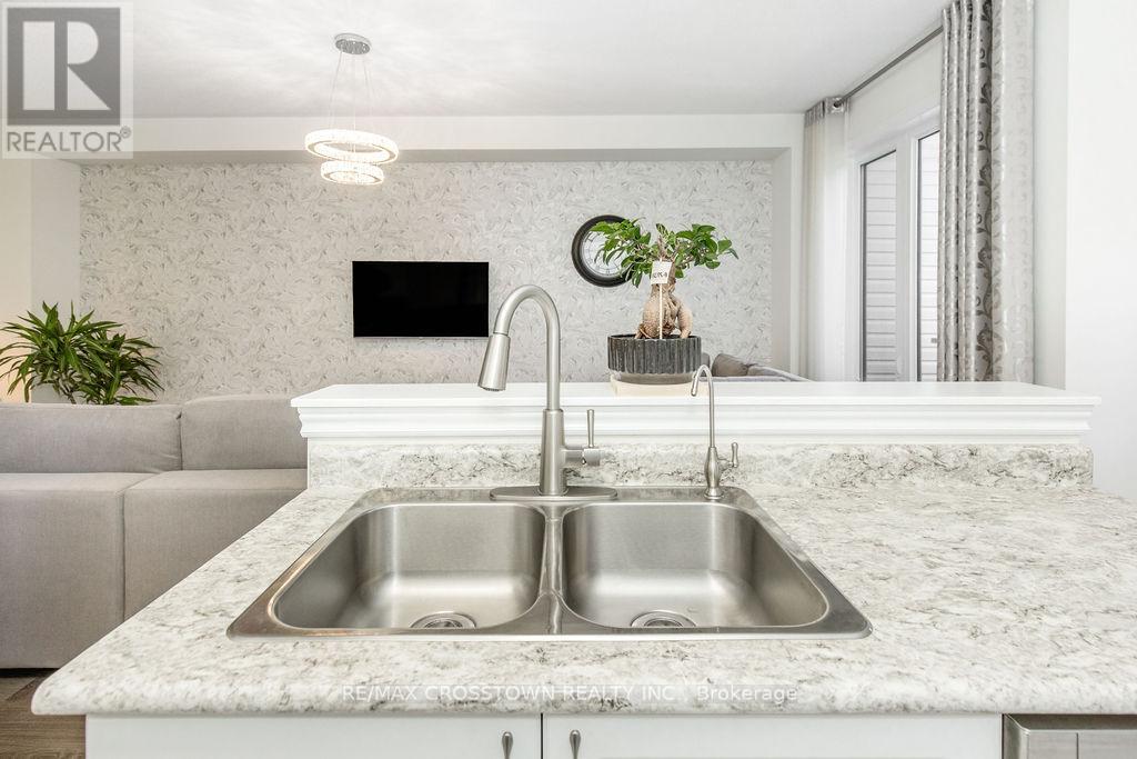 49 Greenwood Drive, Essa, Ontario  L3W 0N5 - Photo 19 - N12475422