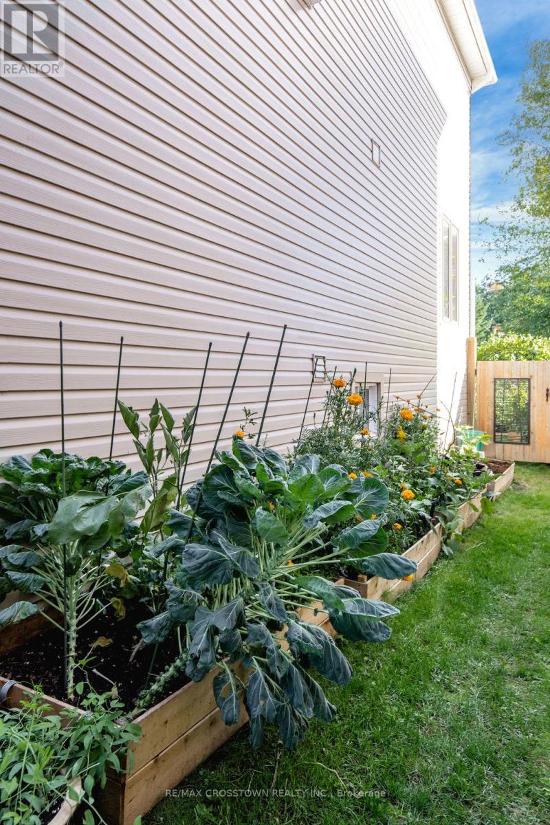 49 Greenwood Drive, Essa, Ontario  L3W 0N5 - Photo 41 - N12475422