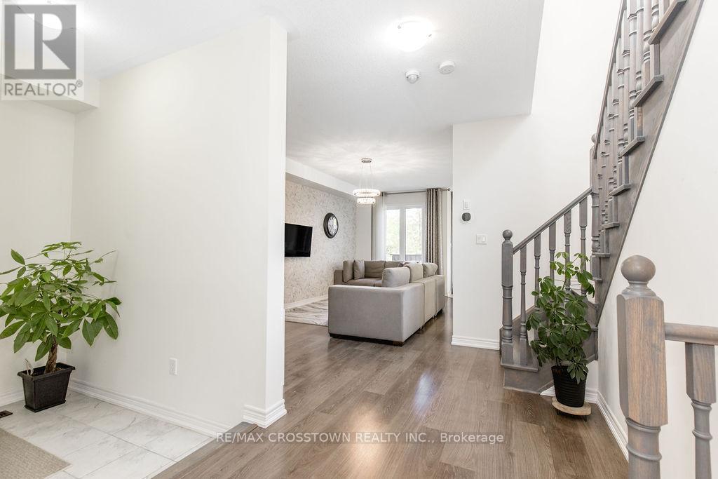 49 Greenwood Drive, Essa, Ontario  L3W 0N5 - Photo 9 - N12475422