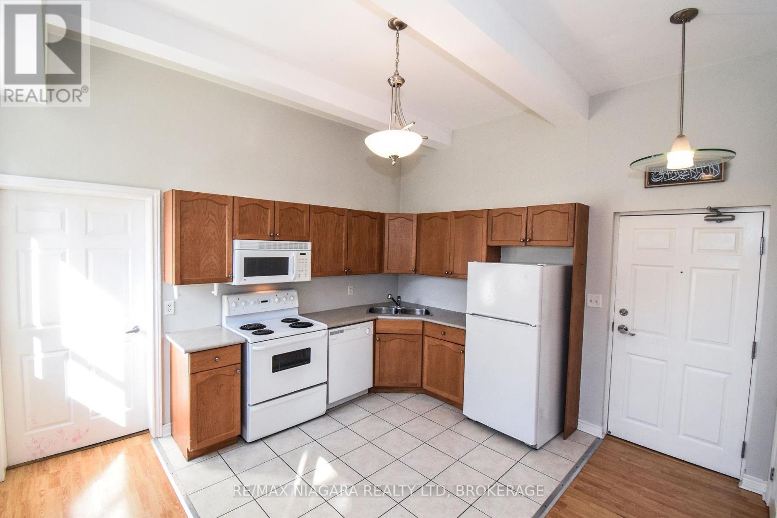 114 - 6365 Drummond Road, Niagara Falls, Ontario  L2G 4N1 - Photo 11 - X12401032