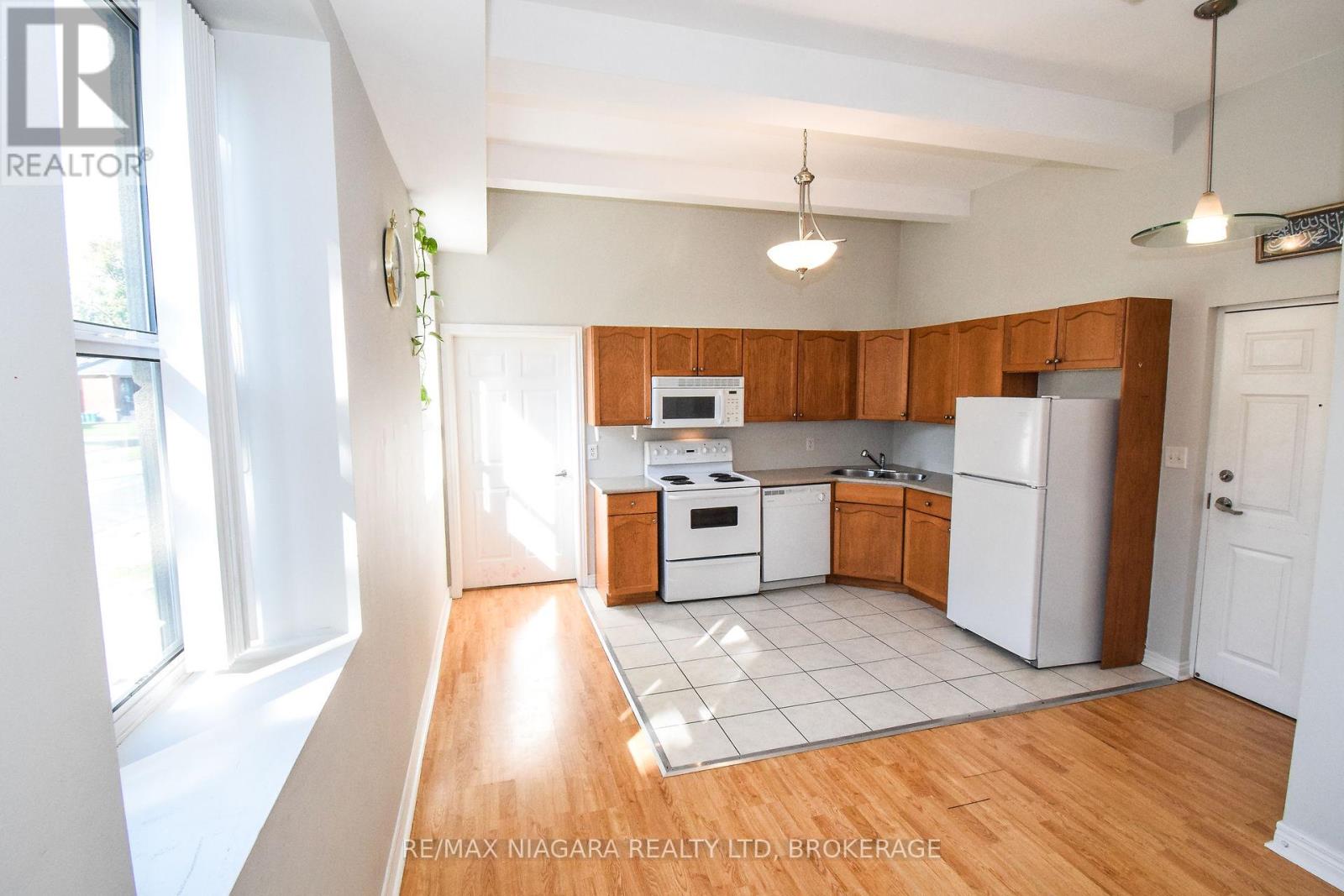 114 - 6365 Drummond Road, Niagara Falls, Ontario  L2G 4N1 - Photo 10 - X12401032