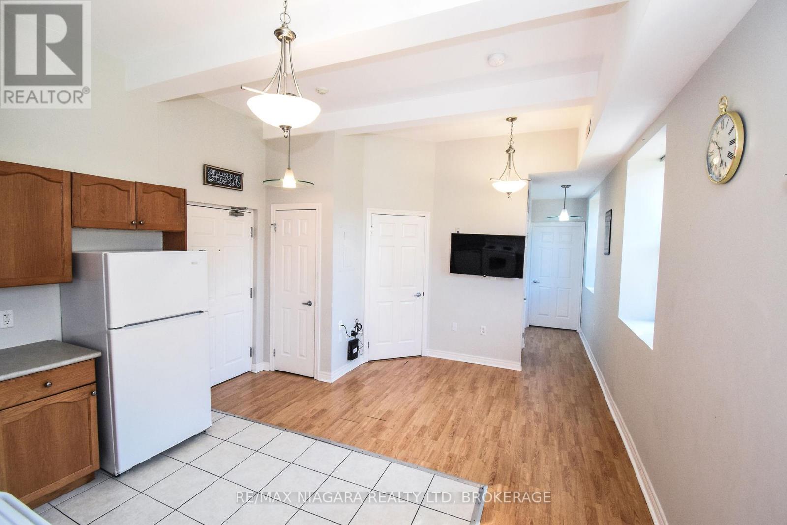 114 - 6365 Drummond Road, Niagara Falls, Ontario  L2G 4N1 - Photo 5 - X12401032