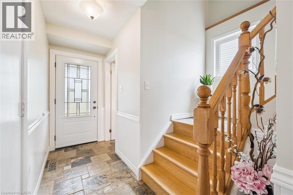 747 Fairway Court, Kitchener, Ontario  N2A 4B4 - Photo 4 - 40773868