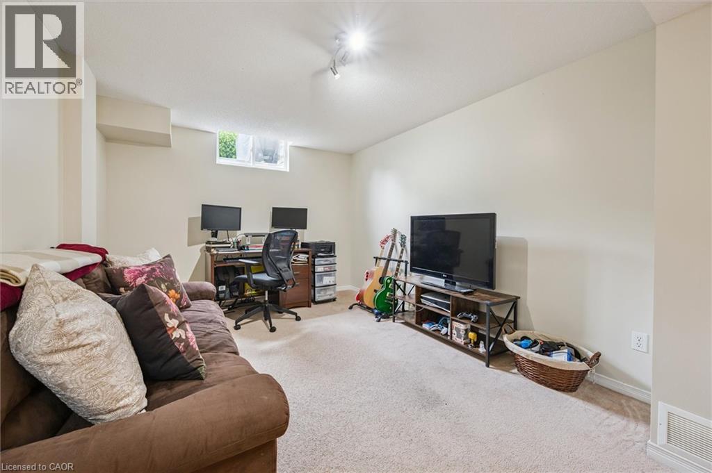 747 Fairway Court, Kitchener, Ontario  N2A 4B4 - Photo 29 - 40773868