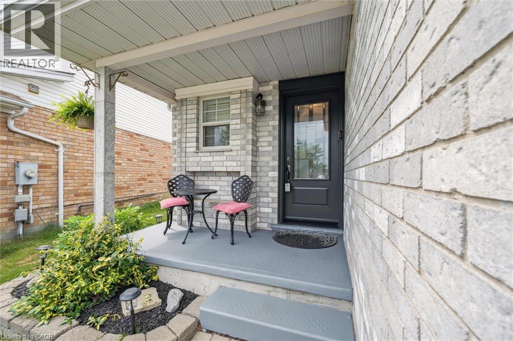 747 Fairway Court, Kitchener, Ontario  N2A 4B4 - Photo 3 - 40773868