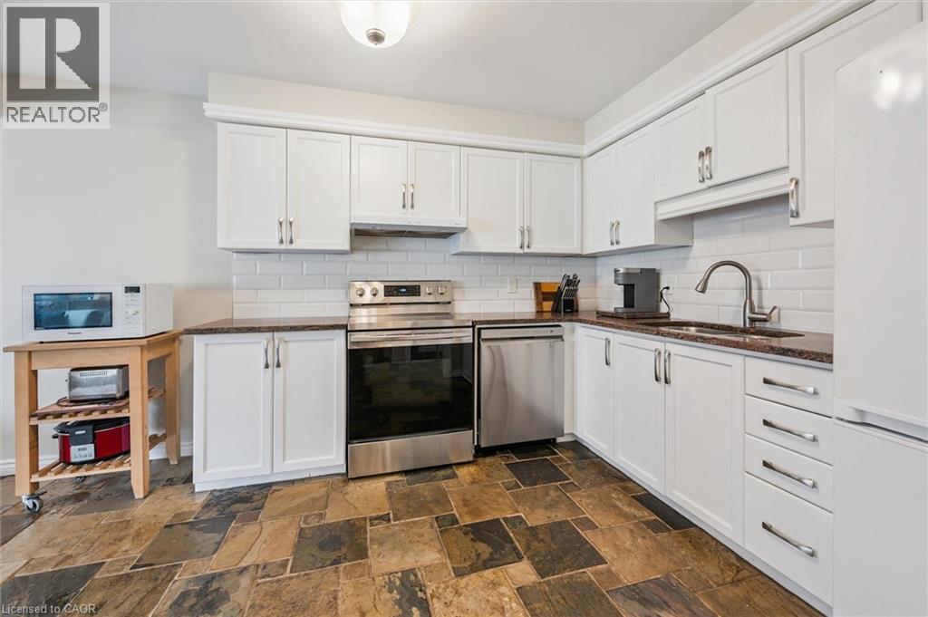 747 Fairway Court, Kitchener, Ontario  N2A 4B4 - Photo 9 - 40773868