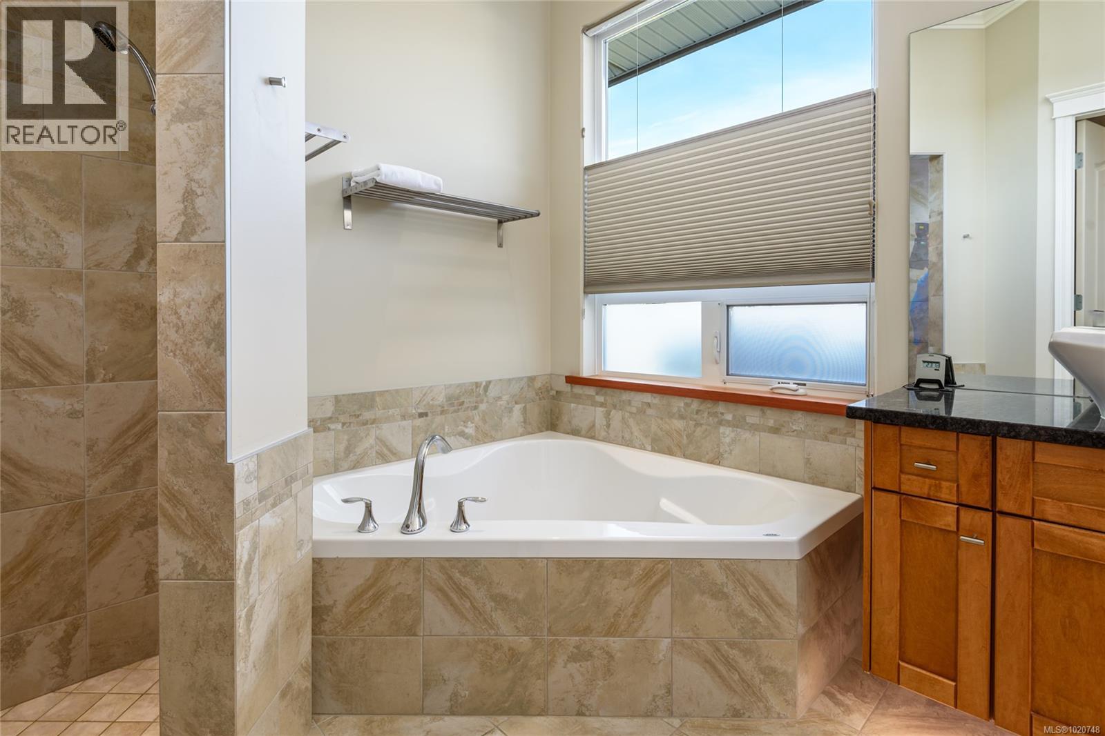 641 3666 Royal Vista Way, Courtenay, British Columbia  V9N 9X8 - Photo 32 - 1020748