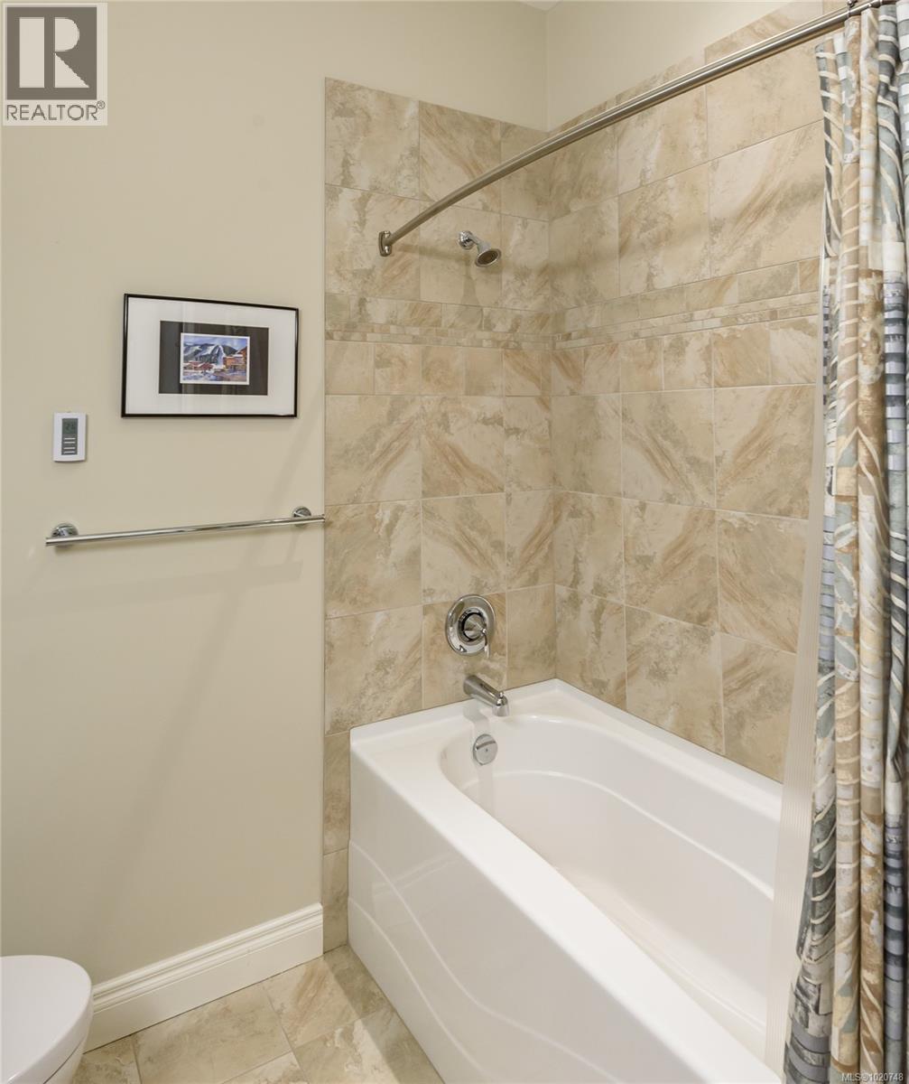 641 3666 Royal Vista Way, Courtenay, British Columbia  V9N 9X8 - Photo 38 - 1020748