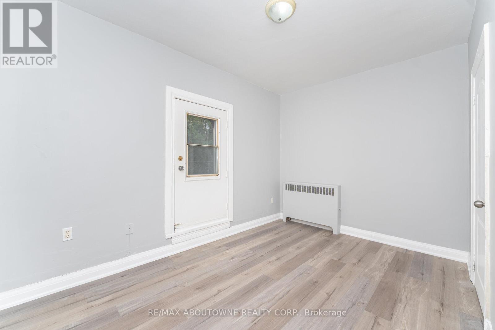 3 - 486 Holtby Avenue, Burlington, Ontario  L7R 2R3 - Photo 13 - W12427673