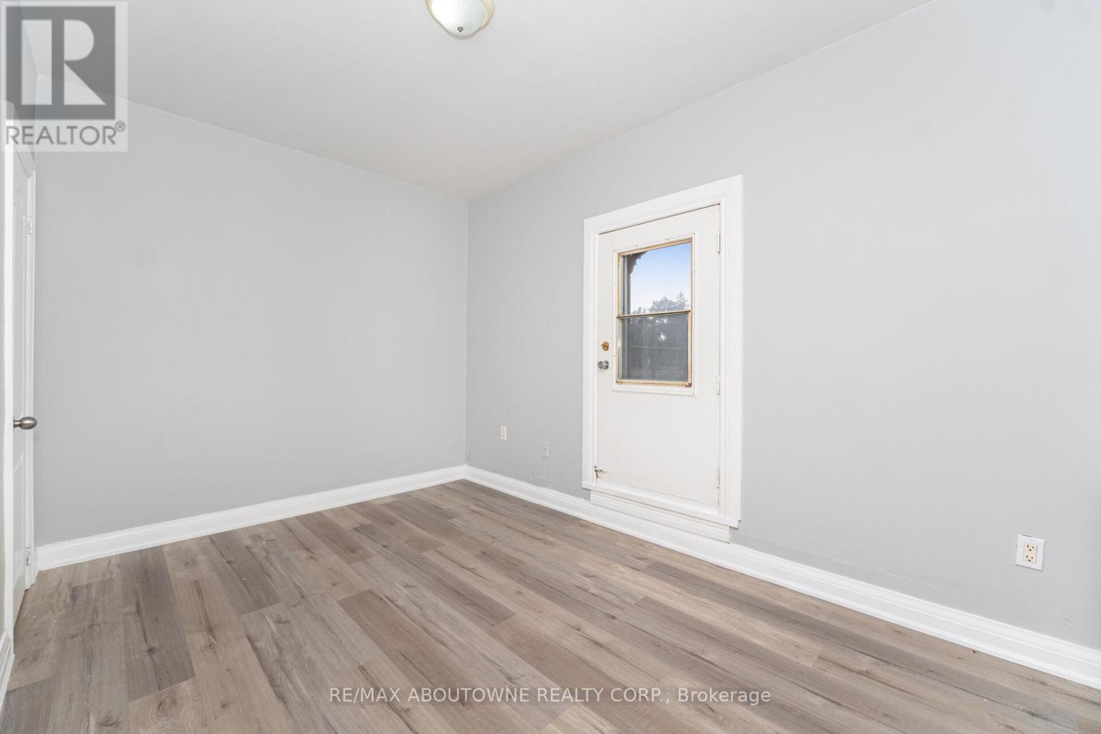 3 - 486 Holtby Avenue, Burlington, Ontario  L7R 2R3 - Photo 11 - W12427673