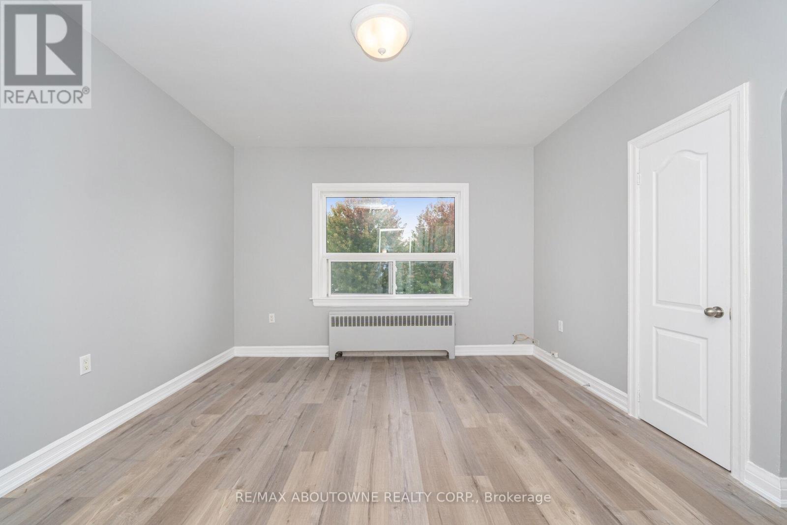 3 - 486 Holtby Avenue, Burlington, Ontario  L7R 2R3 - Photo 7 - W12427673