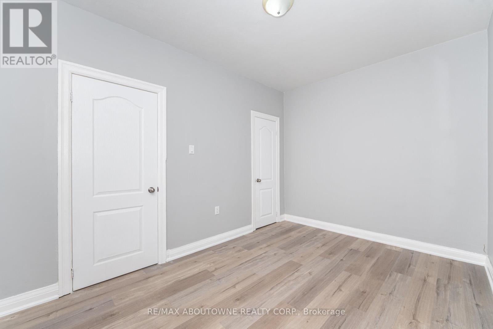 3 - 486 Holtby Avenue, Burlington, Ontario  L7R 2R3 - Photo 12 - W12427673