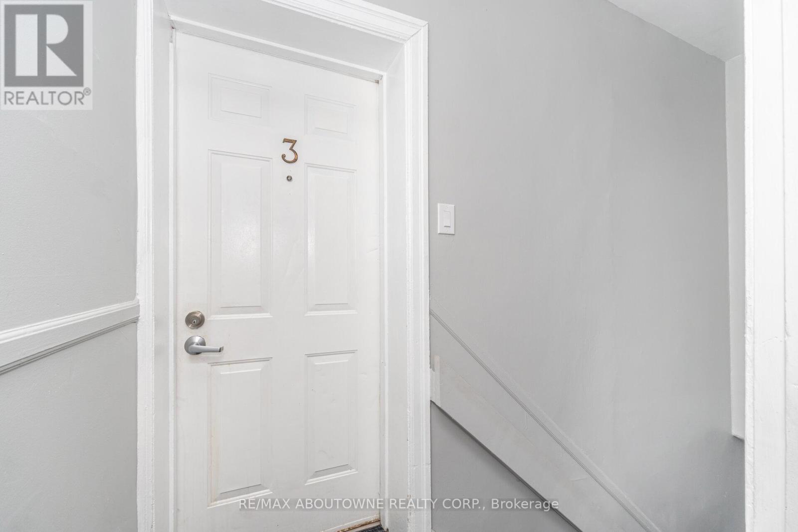 3 - 486 Holtby Avenue, Burlington, Ontario  L7R 2R3 - Photo 2 - W12427673