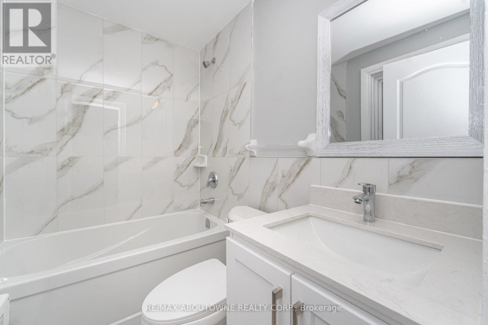 4 - 486 Holtby Avenue, Burlington, Ontario  L7R 2R3 - Photo 12 - W12427760