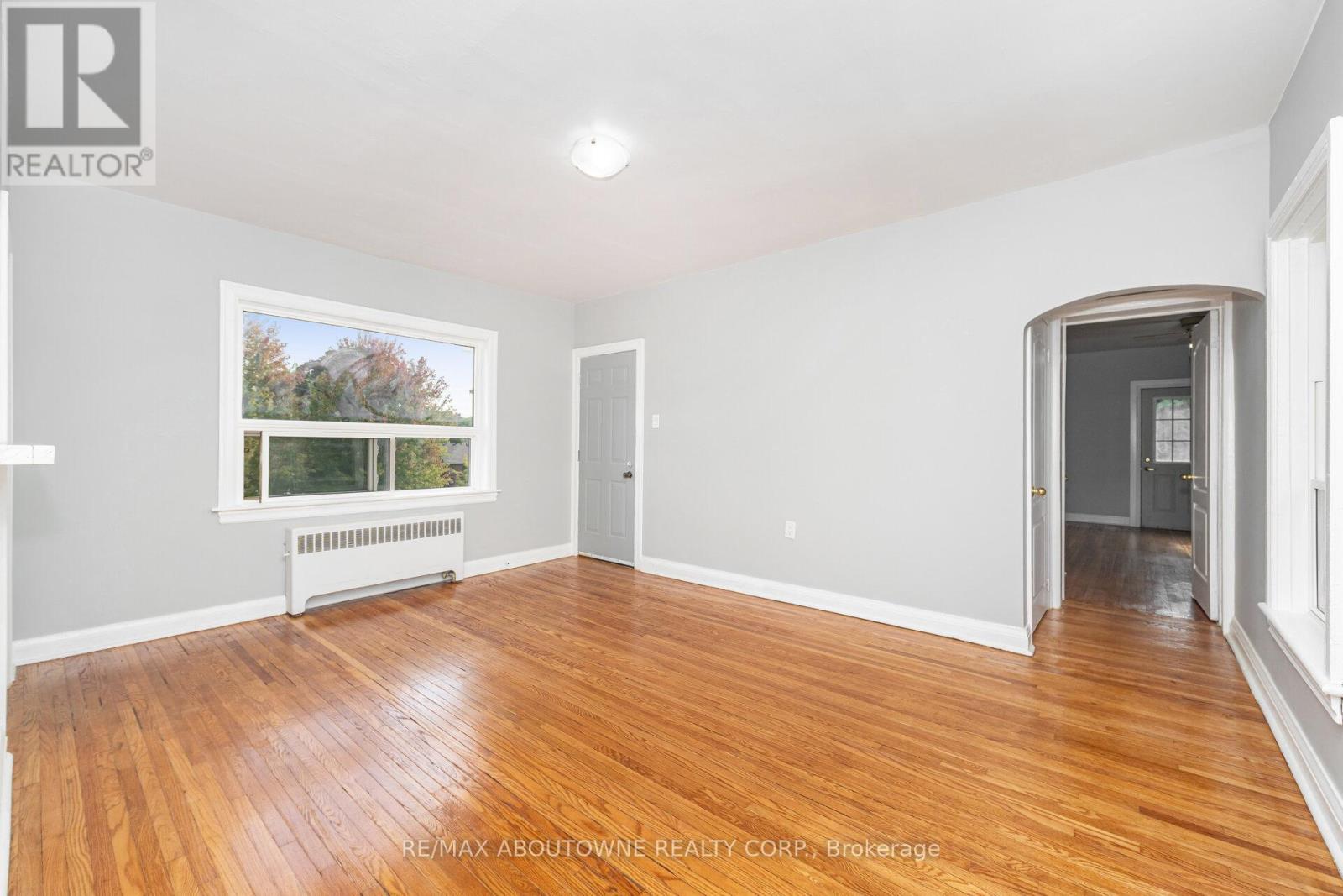 4 - 486 Holtby Avenue, Burlington, Ontario  L7R 2R3 - Photo 10 - W12427760