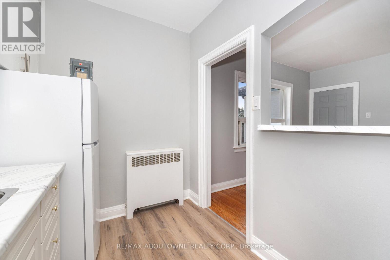 4 - 486 Holtby Avenue, Burlington, Ontario  L7R 2R3 - Photo 7 - W12427760