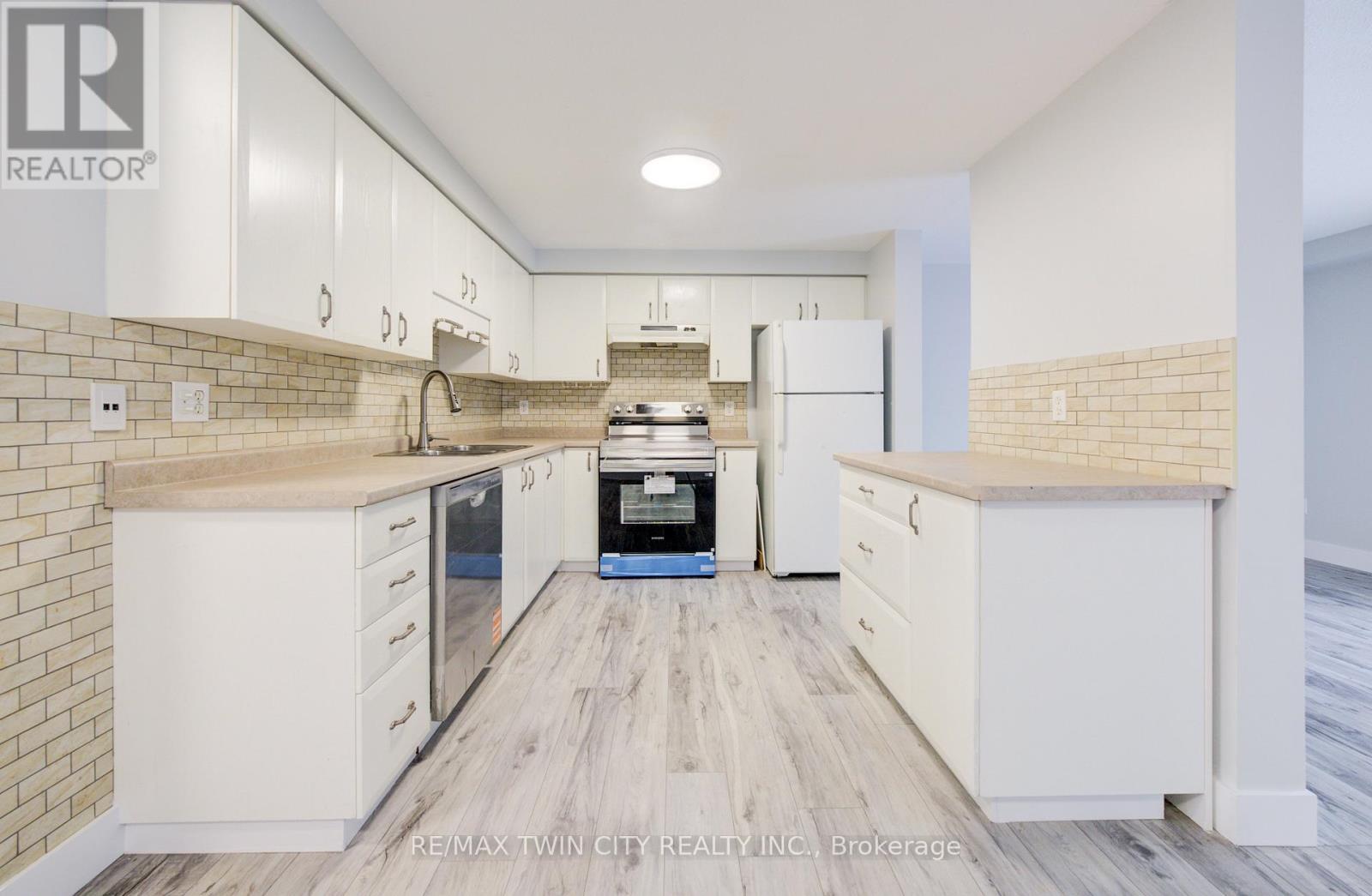 68 Foxglove Crescent, Waterloo, Ontario  N2E 3Y7 - Photo 9 - X12555984