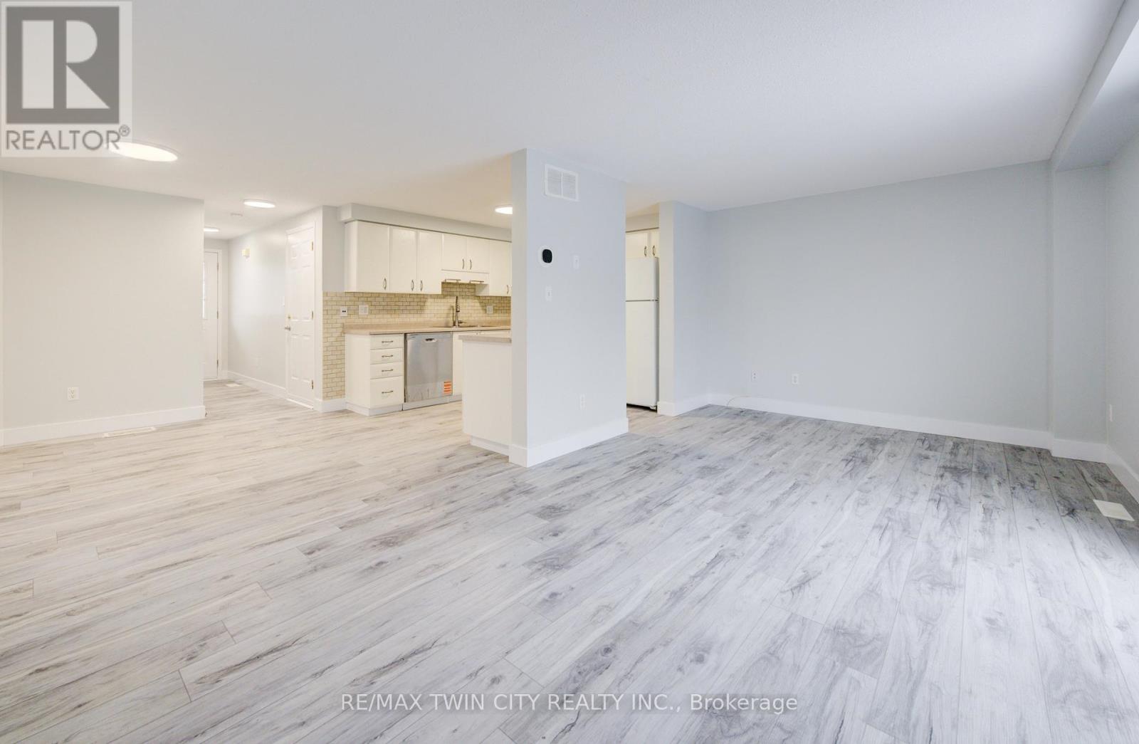 68 Foxglove Crescent, Waterloo, Ontario  N2E 3Y7 - Photo 17 - X12555984