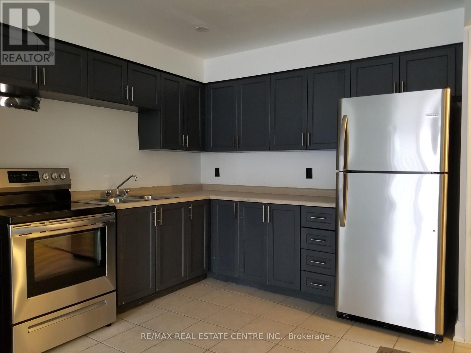 310 - 28 Victoria Avenue, Hamilton, Ontario L8L 5E1 - Photo 9 - X12554126