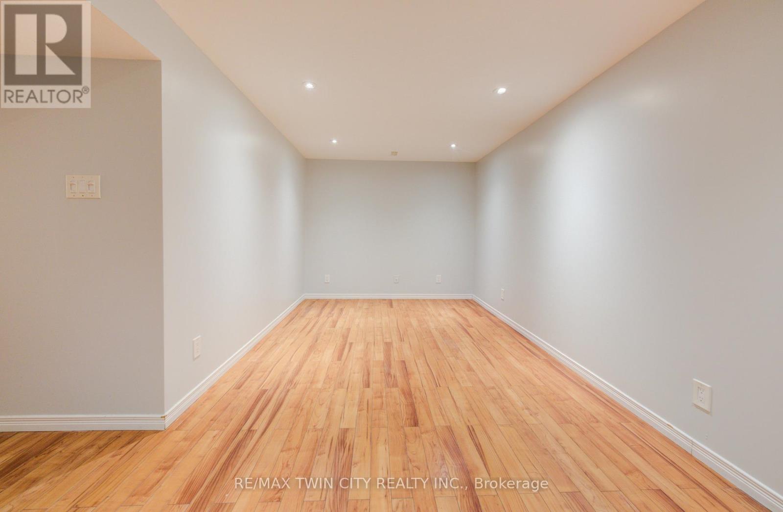 68 Foxglove Crescent, Waterloo, Ontario  N2E 3Y7 - Photo 31 - X12555984