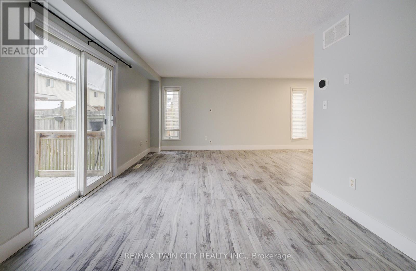 68 Foxglove Crescent, Waterloo, Ontario  N2E 3Y7 - Photo 15 - X12555984