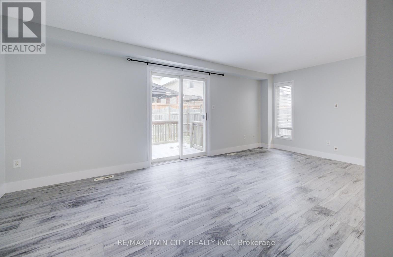 68 Foxglove Crescent, Waterloo, Ontario  N2E 3Y7 - Photo 13 - X12555984