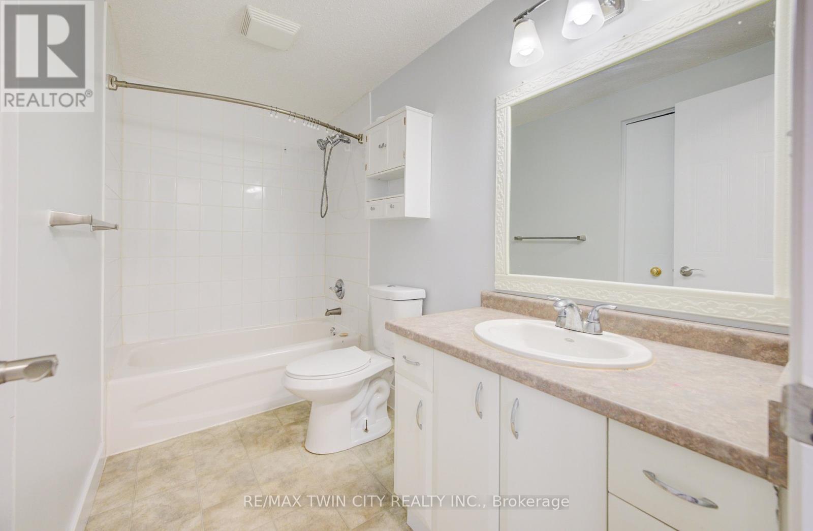 68 Foxglove Crescent, Waterloo, Ontario  N2E 3Y7 - Photo 28 - X12555984