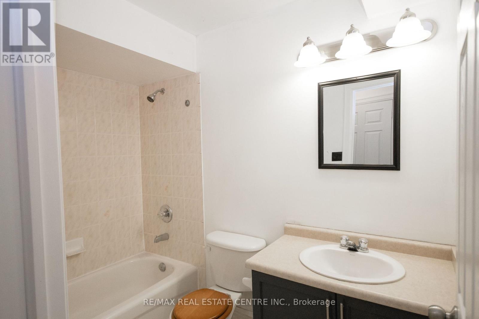 310 - 28 Victoria Avenue, Hamilton, Ontario L8L 5E1 - Photo 10 - X12554126