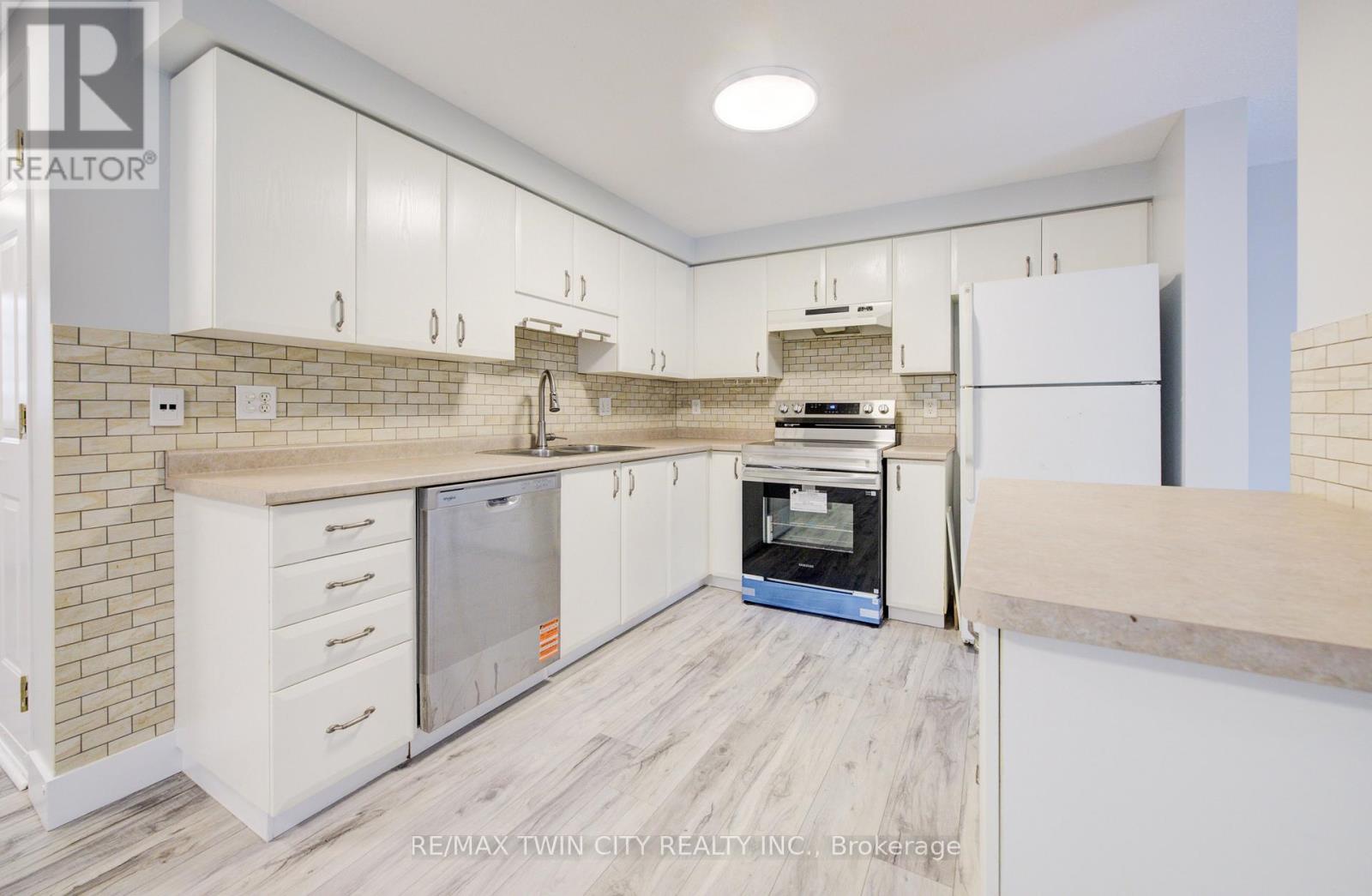 68 Foxglove Crescent, Waterloo, Ontario  N2E 3Y7 - Photo 10 - X12555984