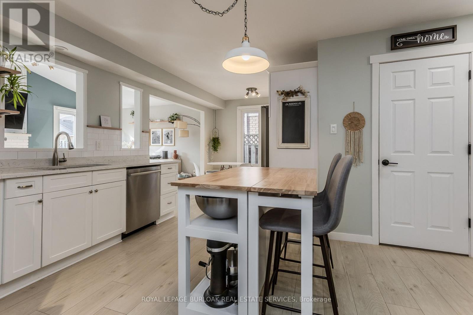 347 Delancey Boulevard, Hamilton, Ontario L9B 2B4 - Photo 6 - X12556260