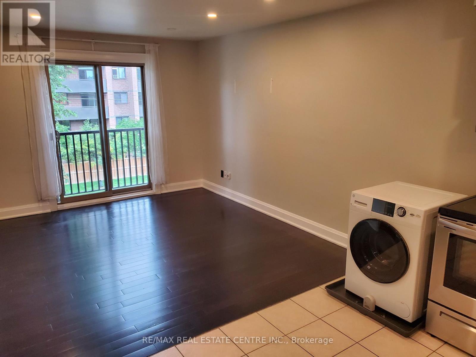 310 - 28 Victoria Avenue, Hamilton, Ontario L8L 5E1 - Photo 8 - X12554126