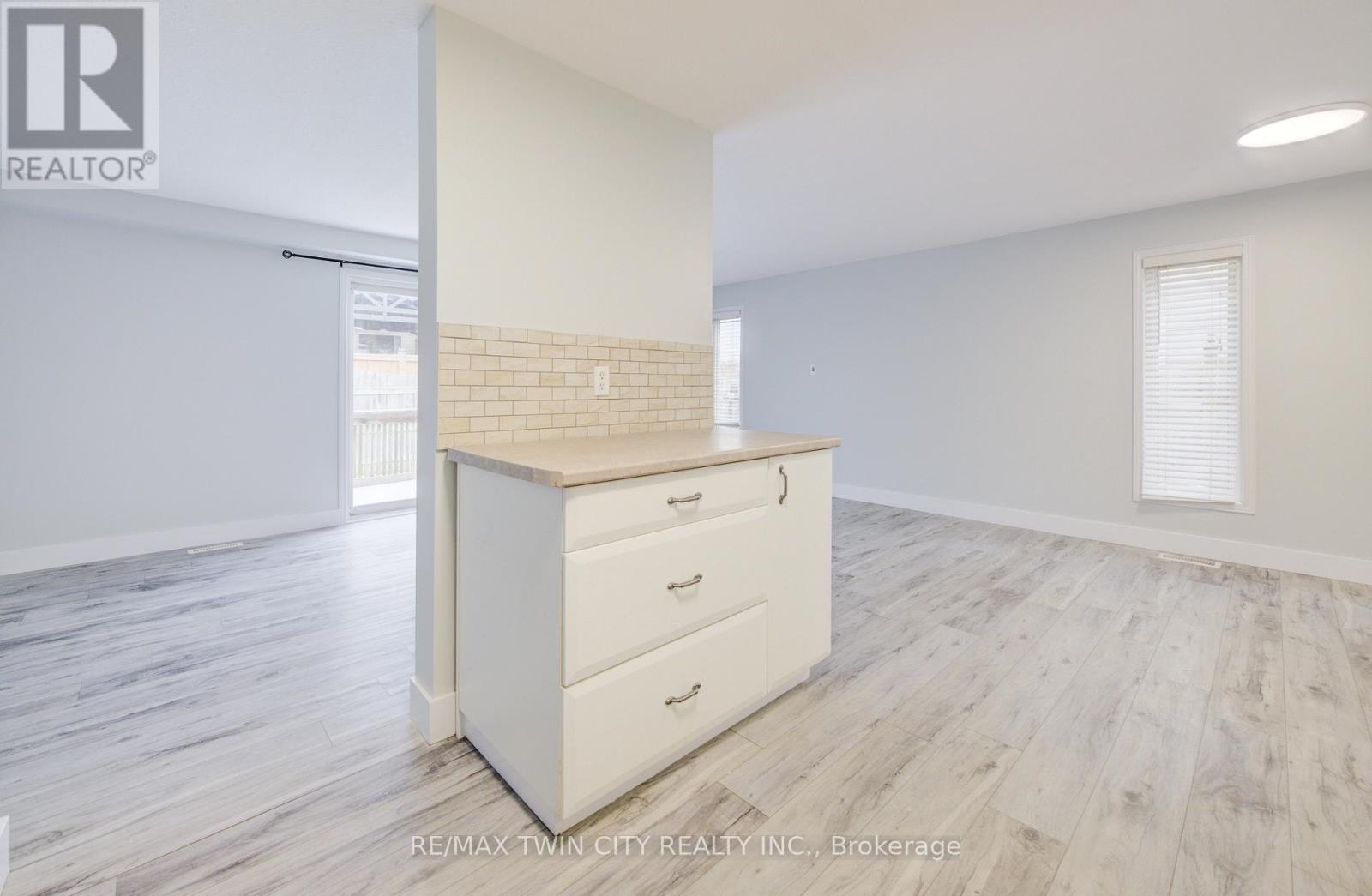 68 Foxglove Crescent, Waterloo, Ontario  N2E 3Y7 - Photo 12 - X12555984