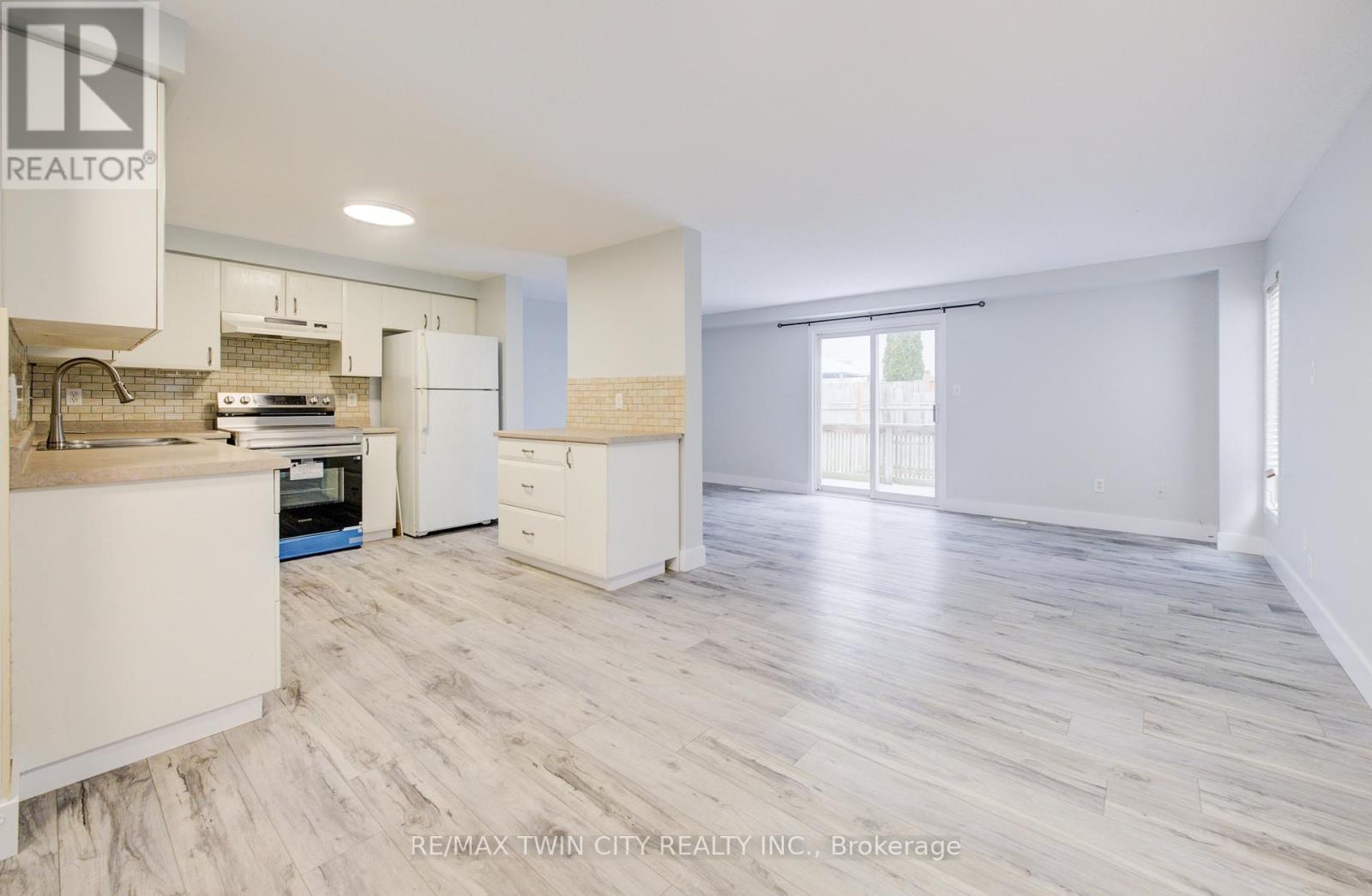 68 Foxglove Crescent, Waterloo, Ontario  N2E 3Y7 - Photo 8 - X12555984