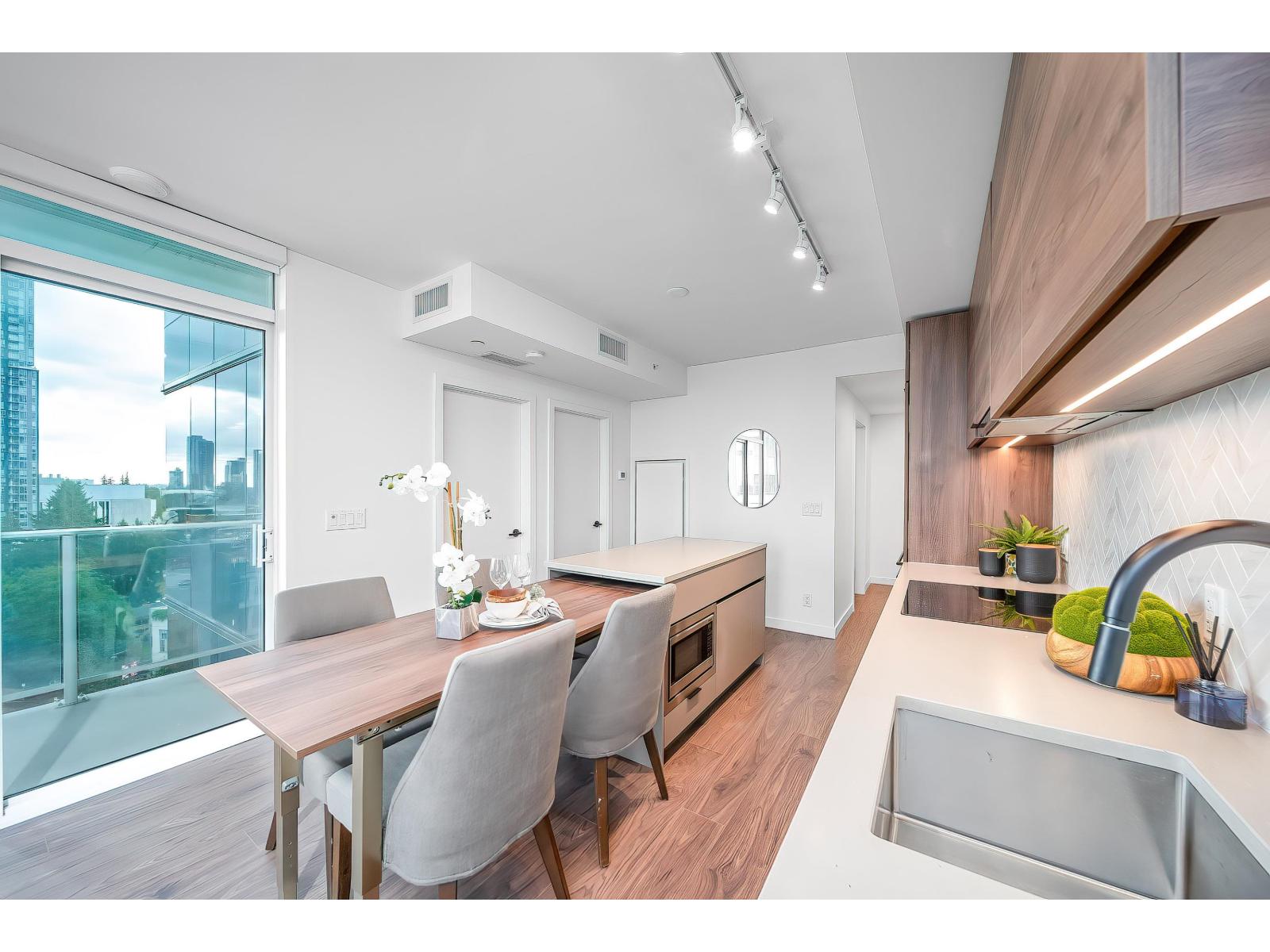 1308 10448 UNIVERSITY DRIVE, Surrey, British Columbia