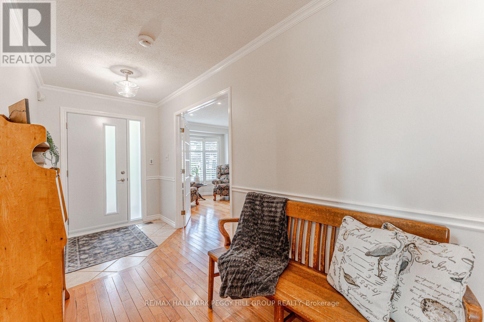 222 Bishop Drive, Barrie, Ontario  L4N 6X8 - Photo 2 - S12556524