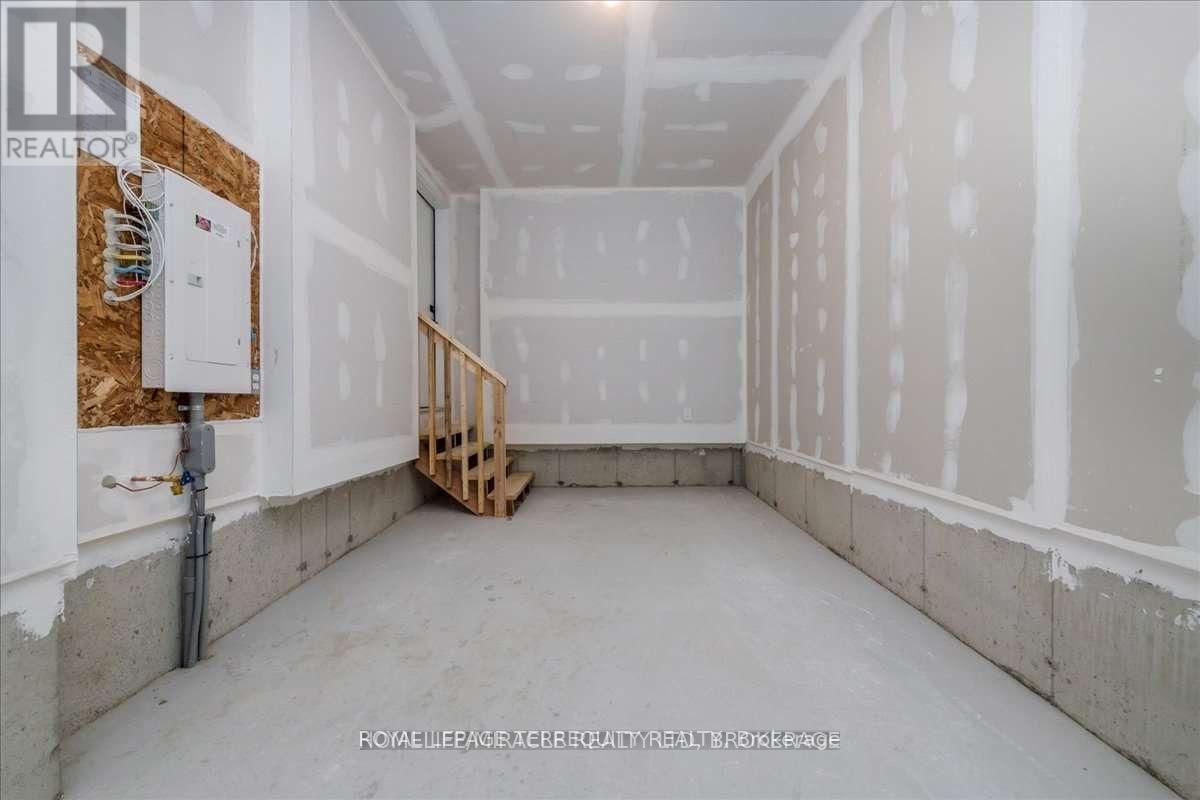 4 Haven Lane, Barrie, Ontario  L9J 0M4 - Photo 10 - S12556550