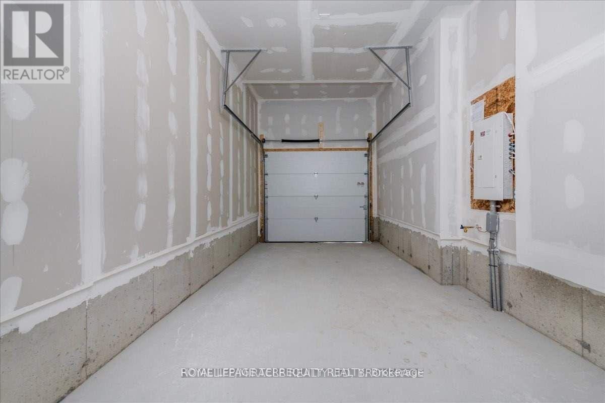 4 Haven Lane, Barrie, Ontario  L9J 0M4 - Photo 11 - S12556550