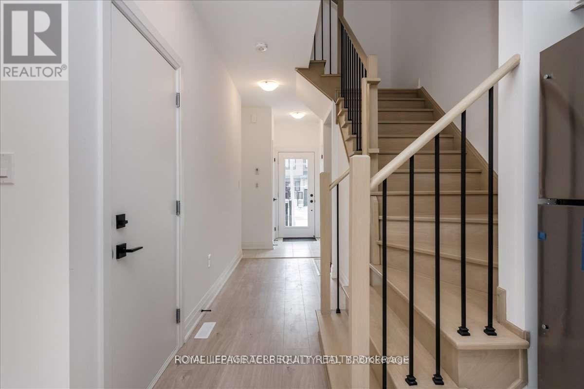 4 Haven Lane, Barrie, Ontario  L9J 0M4 - Photo 12 - S12556550