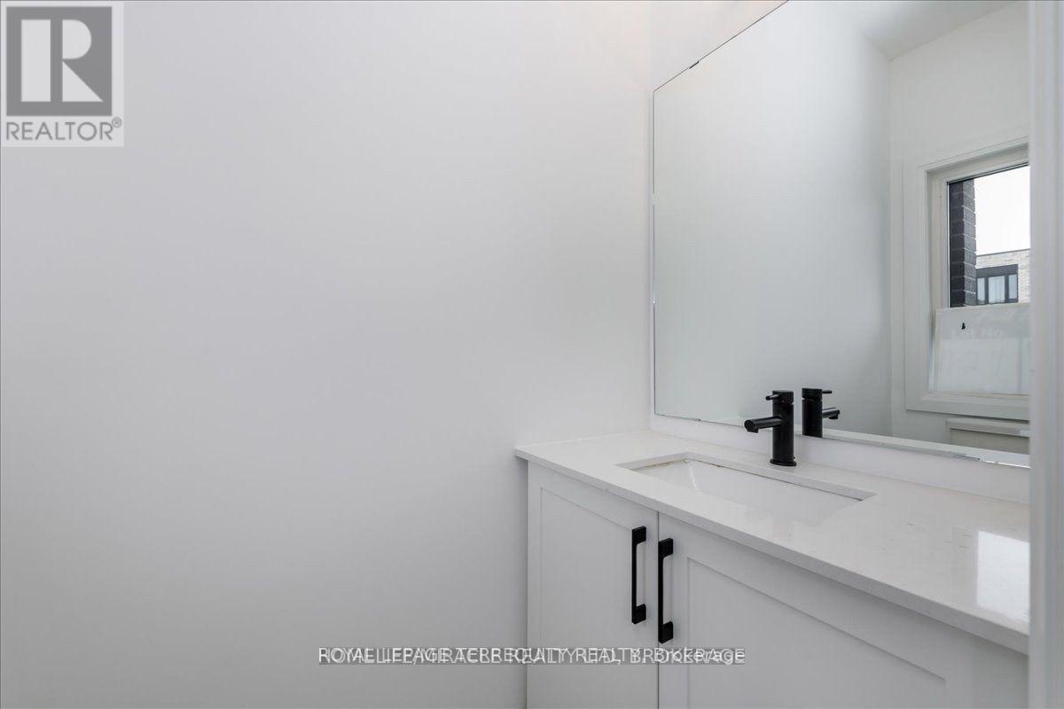 4 Haven Lane, Barrie, Ontario  L9J 0M4 - Photo 13 - S12556550