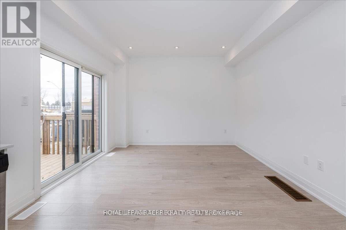 4 Haven Lane, Barrie, Ontario  L9J 0M4 - Photo 18 - S12556550