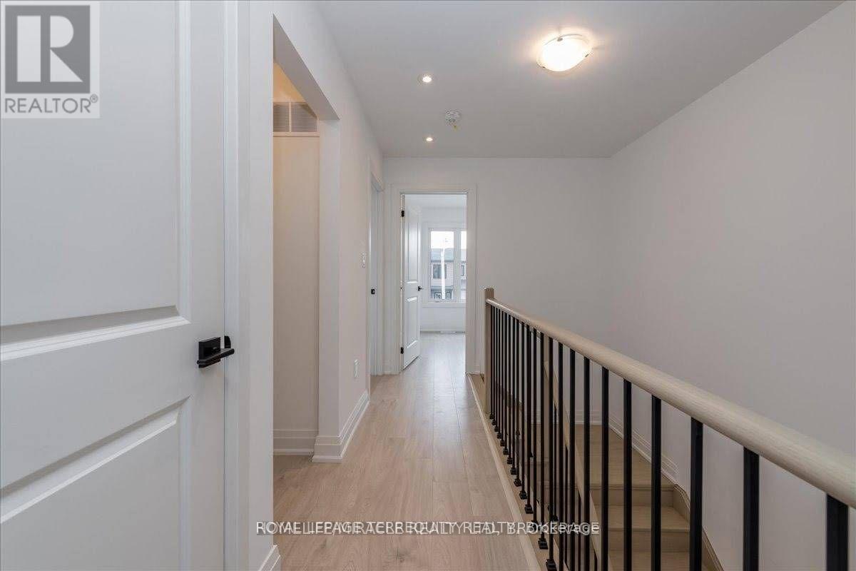 4 Haven Lane, Barrie, Ontario  L9J 0M4 - Photo 19 - S12556550