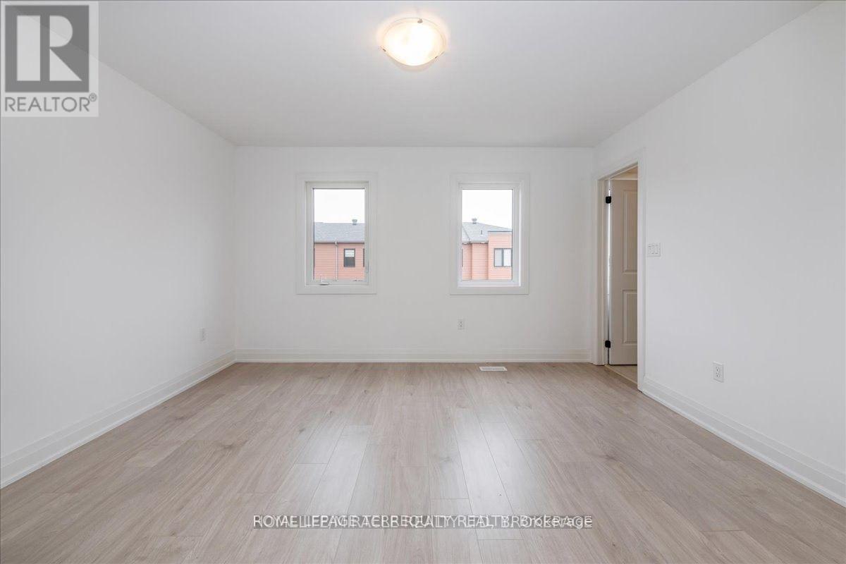 4 Haven Lane, Barrie, Ontario  L9J 0M4 - Photo 2 - S12556550