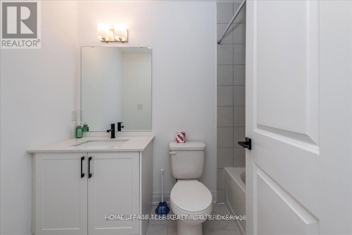 4 Haven Lane, Barrie, Ontario  L9J 0M4 - Photo 6 - S12556550