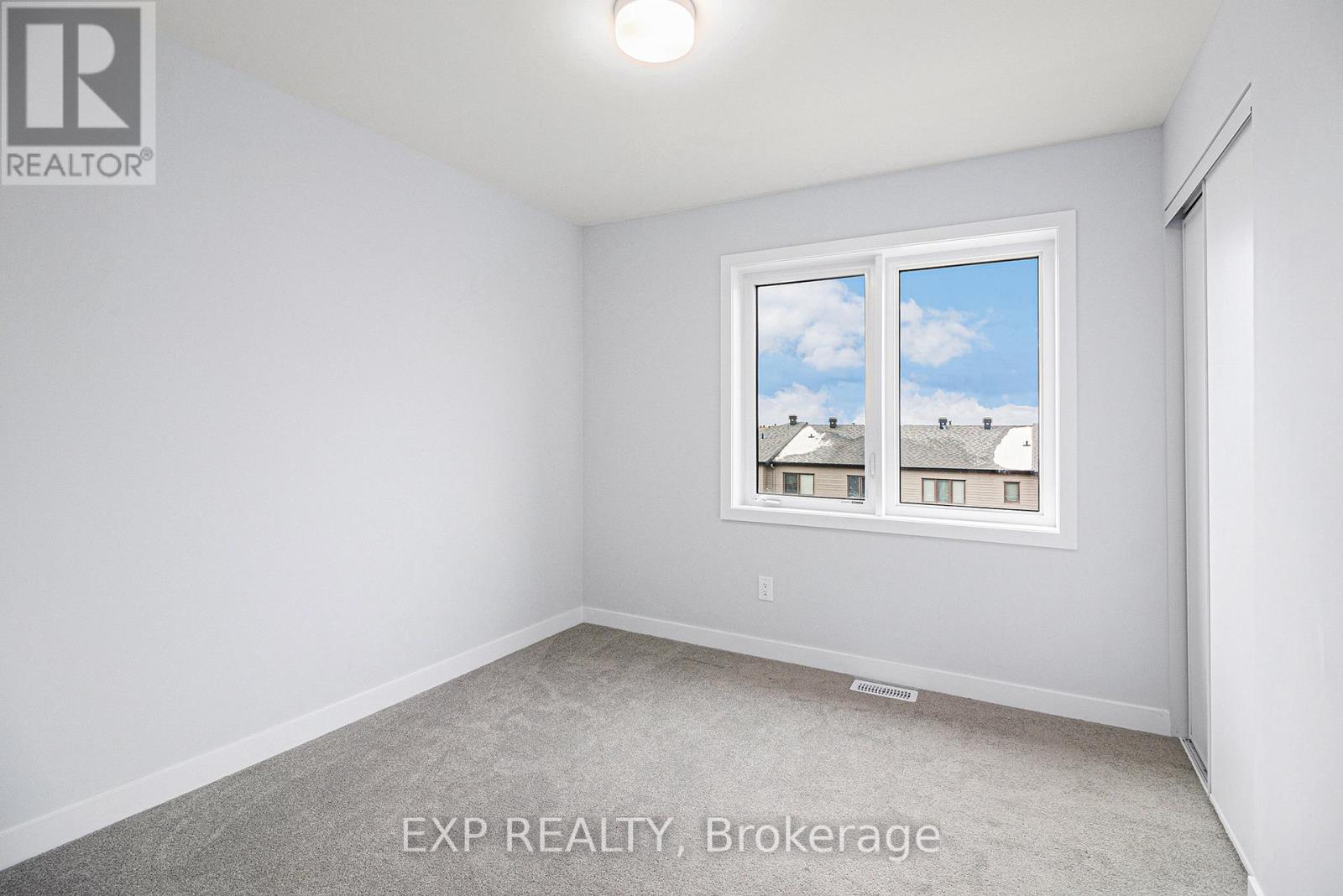 57 Dashing Private, Ottawa, Ontario  K4A 5S7 - Photo 11 - X12556690