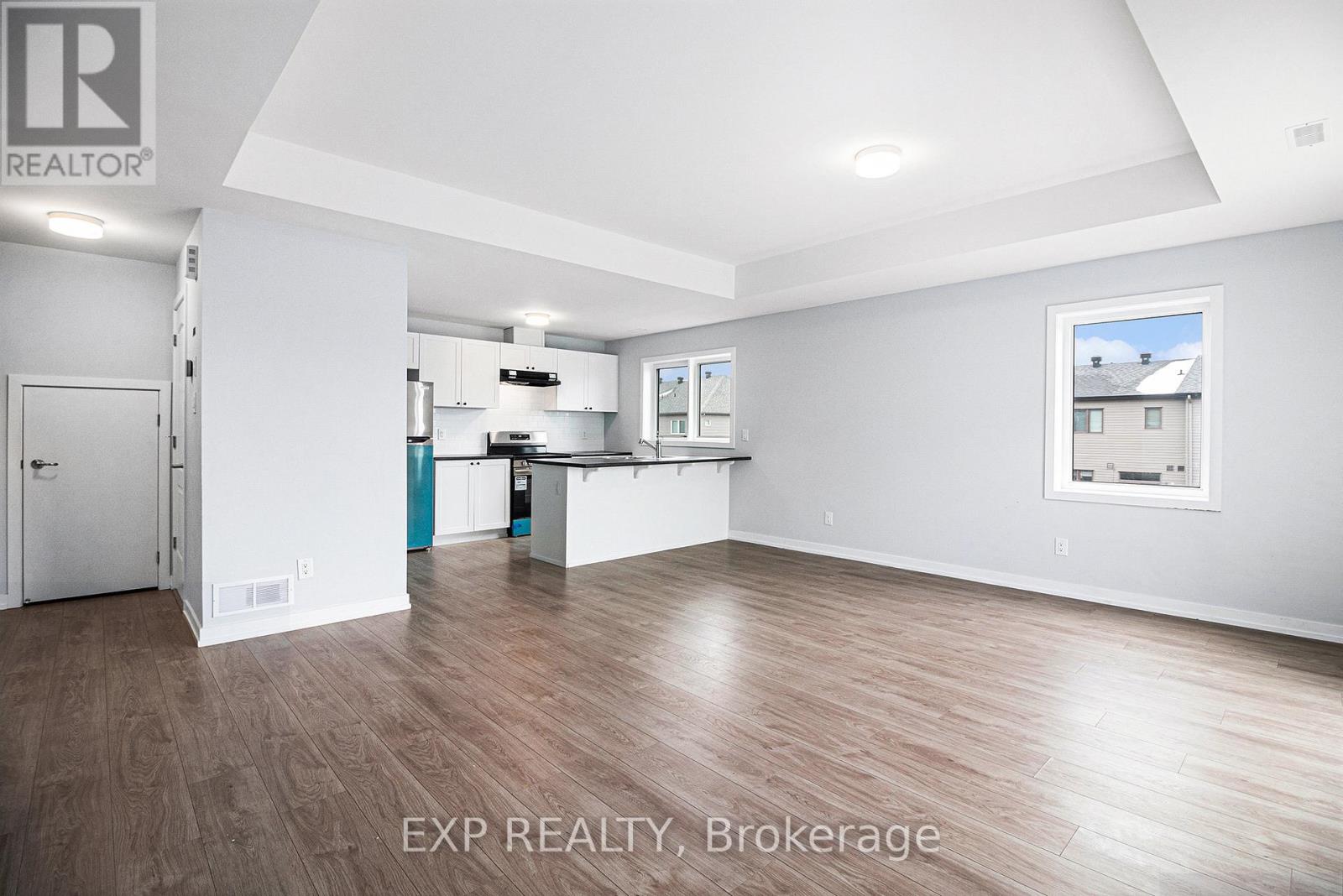 57 Dashing Private, Ottawa, Ontario  K4A 5S7 - Photo 3 - X12556690