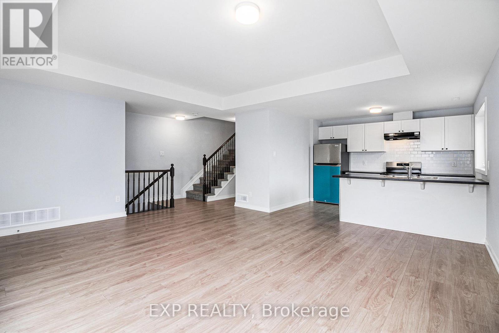 57 Dashing Private, Ottawa, Ontario  K4A 5S7 - Photo 4 - X12556690