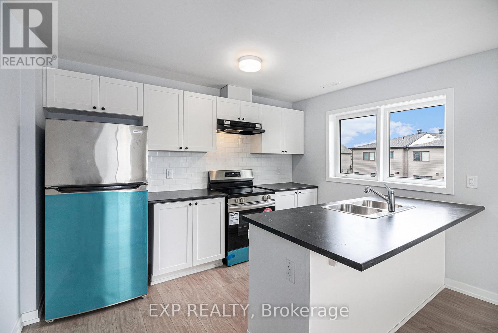 57 Dashing Private, Ottawa, Ontario  K4A 5S7 - Photo 5 - X12556690