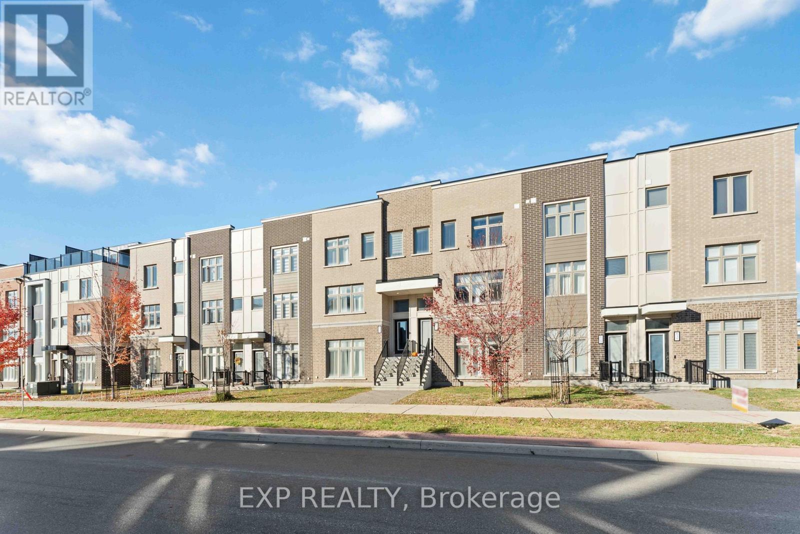 829 Mikinak Road, Ottawa, Ontario  K1K 4Z9 - Photo 4 - X12556726